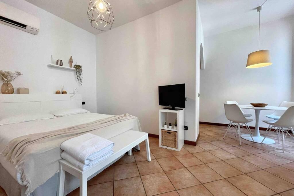 Unconventional Apartment: Centro Storico Con Bici Mantova Eksteriør billede